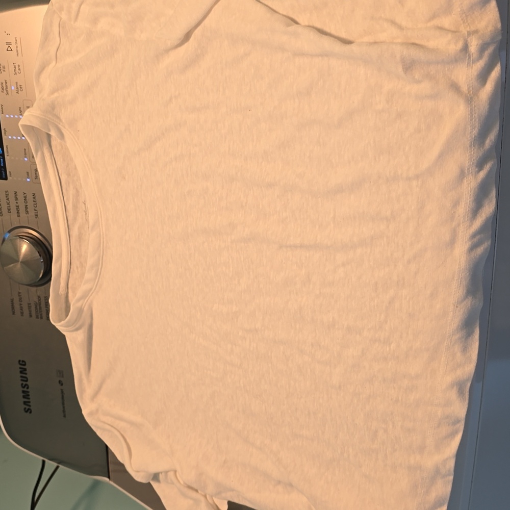 ❤️10/$13 Universal thread white top